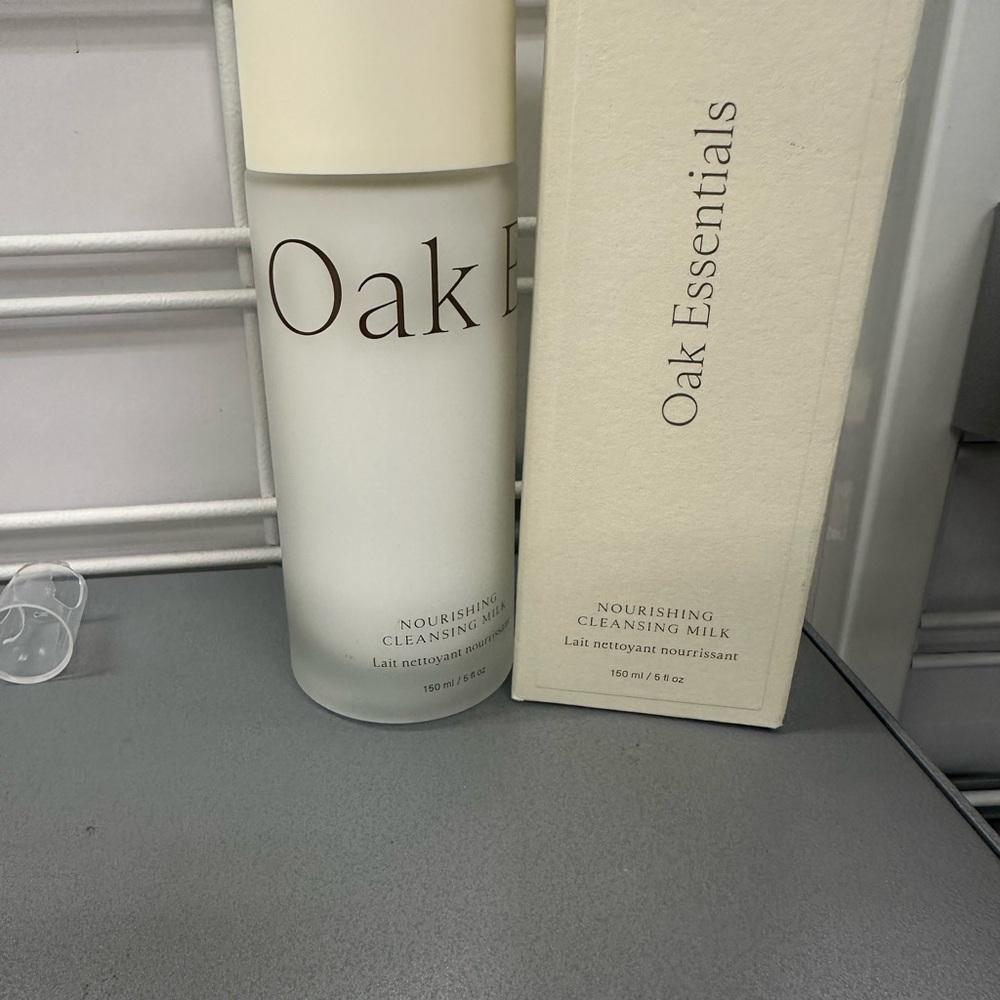 Essentials Nourishing Cleansing Milk - White